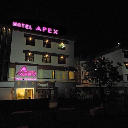 Hotel Apex Surat Esterno foto
