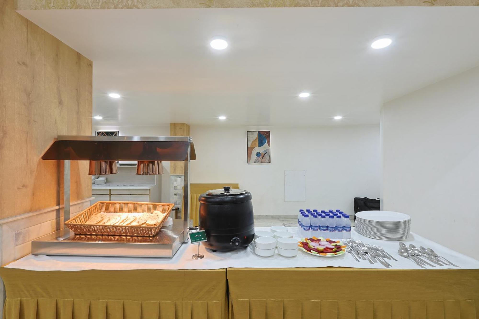 Hotel Apex Surat Esterno foto