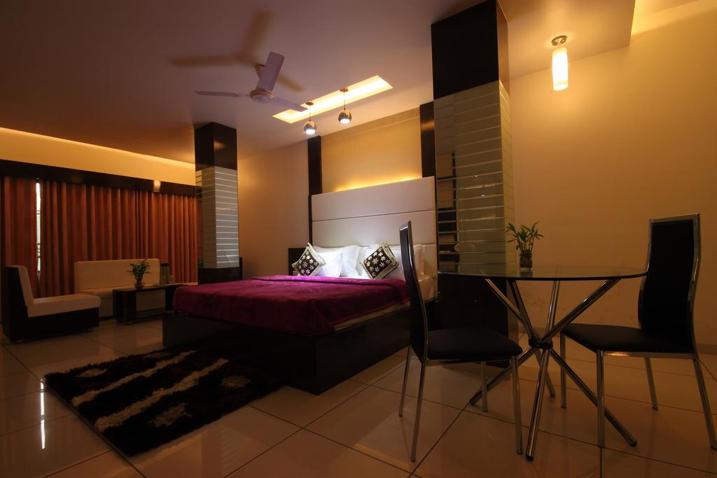 Hotel Apex Surat Camera foto