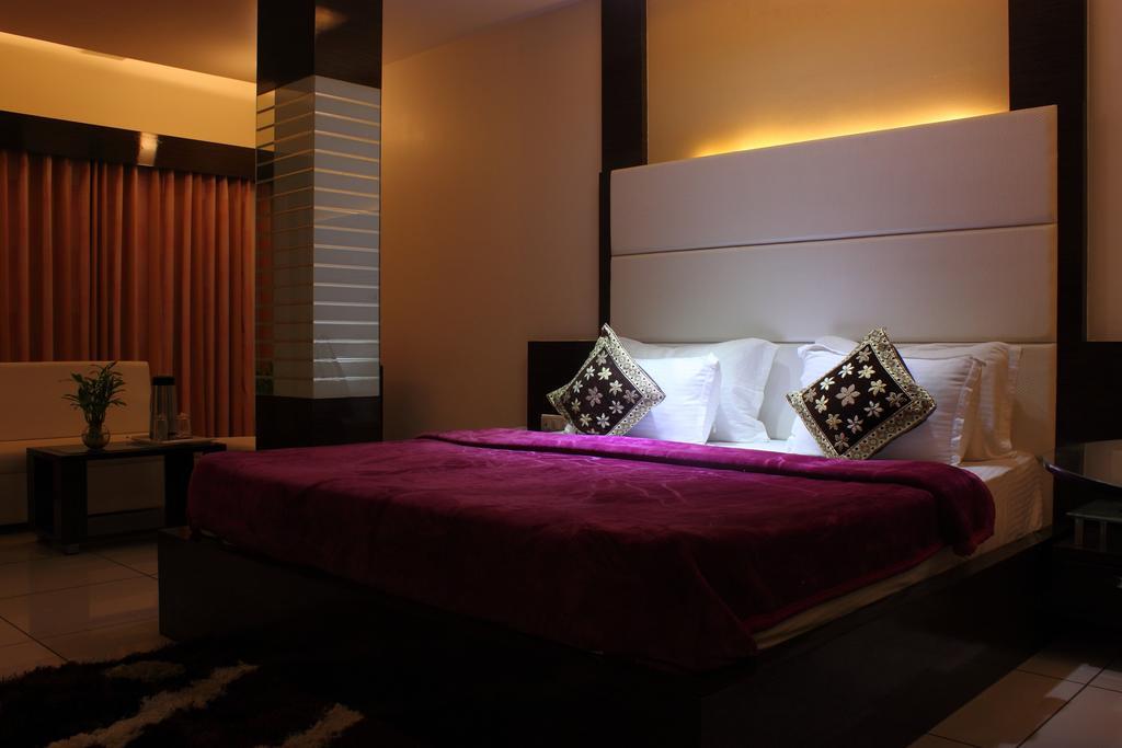Hotel Apex Surat Camera foto