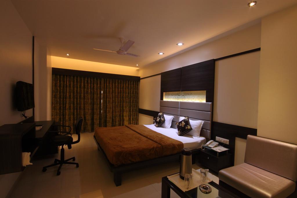 Hotel Apex Surat Camera foto